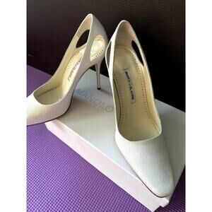 $825 Manolo Blahnik Pumps Cutout sides Toplaca Size 37 EU 7 US Linen Satin NEW